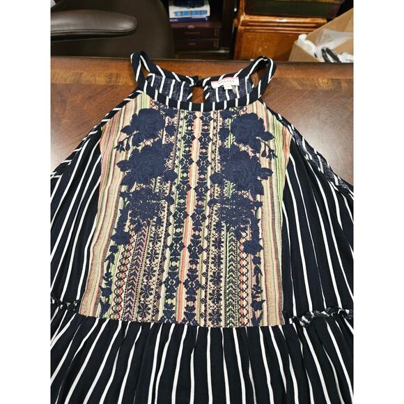 Andree by Unit Embroidered Floral Striped Sleeveless Sz 1X Trapeze Tank - Picture 3 of 7